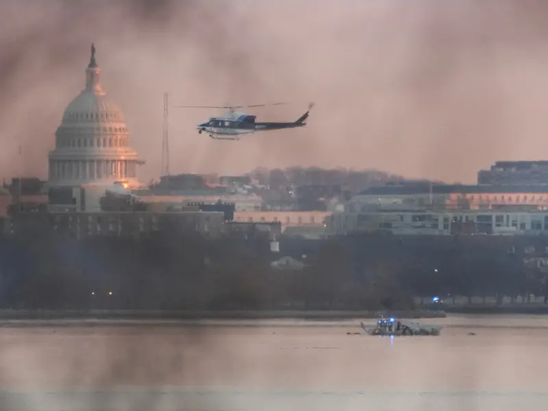 Autoridades descartan sobrevivientes en accidente aéreo en Washington DC