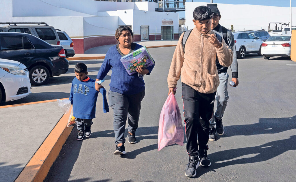 Día 2 de Trump deportados, temor y lluvia de demandas