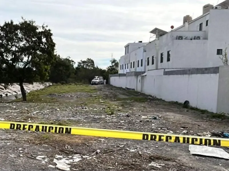 ¡Macabro hallazgo en NL! Abandonan a dos encobijados y embolsados