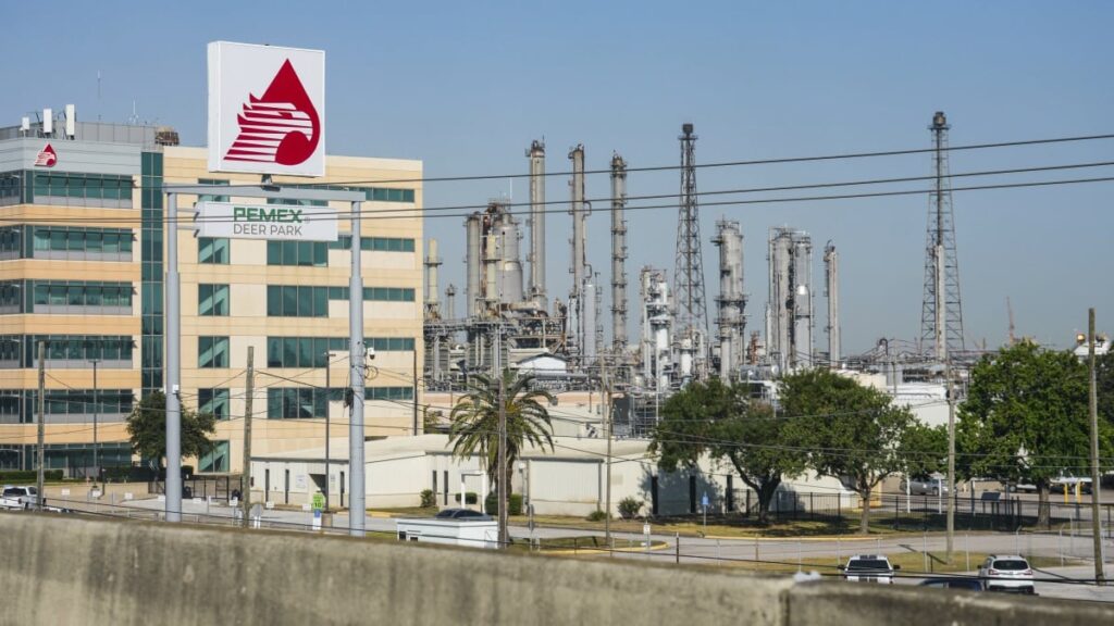 Más quejas para Pemex Refinerías de EU rechazan petróleo mexicano porque trae exceso de agua