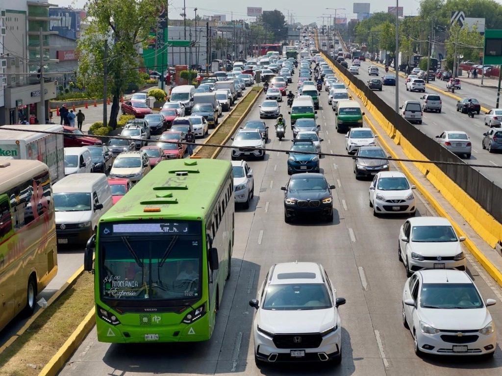 Acuerdan Segob y transportistas desactivar protestas tras diálogo