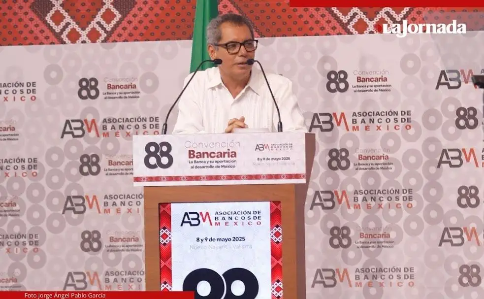 La economía del país va bien, pero crecerá menos, señala Hacienda