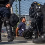 Amenaza la Casa Blanca con replicar en EU redadas de Los Ángeles