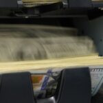Dólarrompe el piso de 19 pesos por primera vez desde agosto