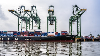 Nuevos aranceles de Trump generan caos en aduanas de EU