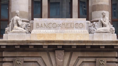 Banxico modera recorte ve espacio para más ajustes