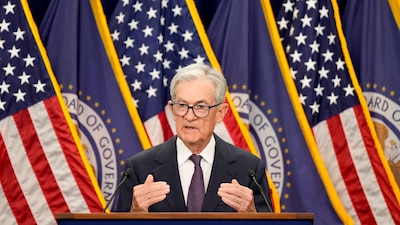 Recorta Fed 25 pb a la tasa y perfila dos bajas más en el año