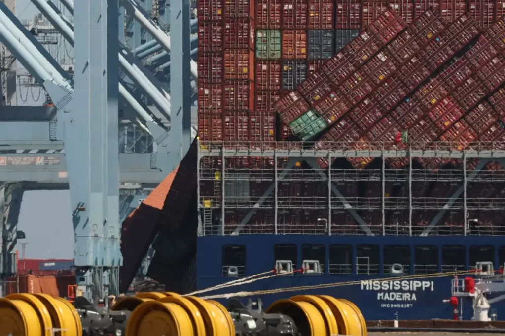 Propone Sheinbaum aumentar aranceles a más de mil productos importados