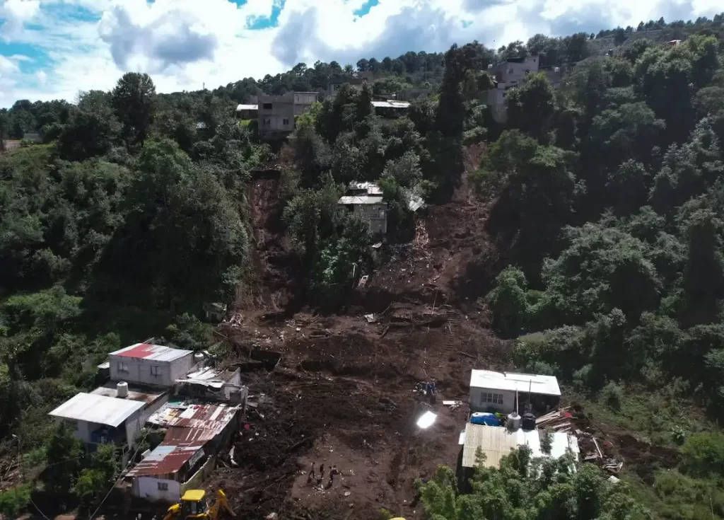 Sin acceso por tierra y aire, 10 poblados en Hidalgo