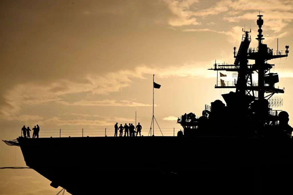 Trump designa a gobierno de Maduro como terrorista y amenaza con cerco naval petrolero a Venezuela