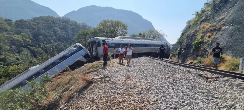 Trece fallecidos al descarrilarse el Tren Transístmico