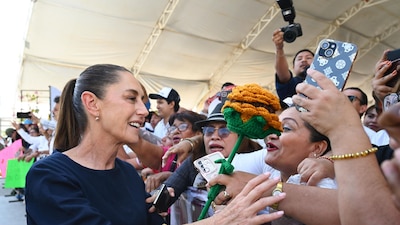 Aprobación a Claudia Sheinbaum se mantiene en 70 en noviembre