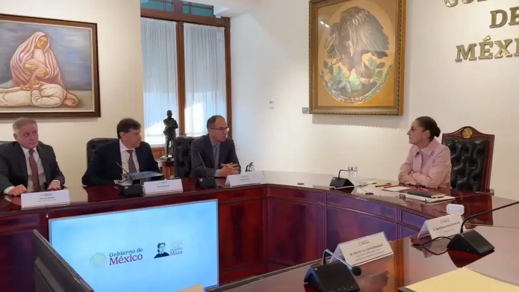 Sheinbaum firma acuerdo para producir en México vacunas de ARN mensajero contra covid