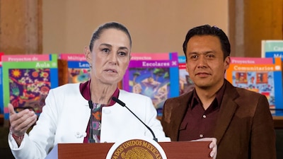 Sheinbaum explica salida de Marx Arriaga de la SEP Libros de texto no son patrimonio de una persona