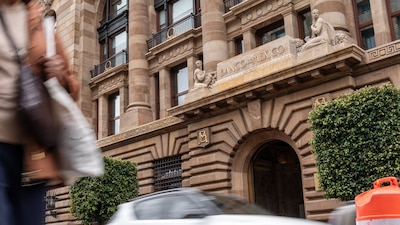 Banxico sorprende con recorte y dice que valorará otro ajuste